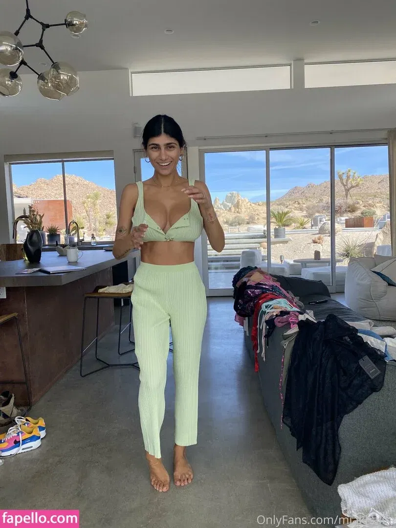 miakhalifa Onlyfans Photo Gallery 
