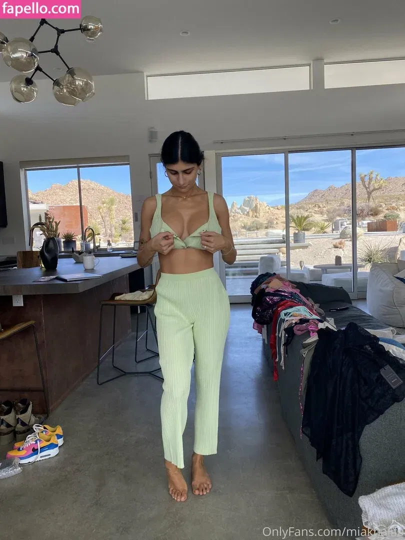 miakhalifa Onlyfans Photo Gallery 