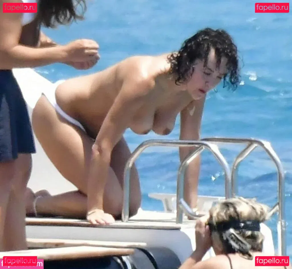 Elena Ora Onlyfans Photo Gallery 