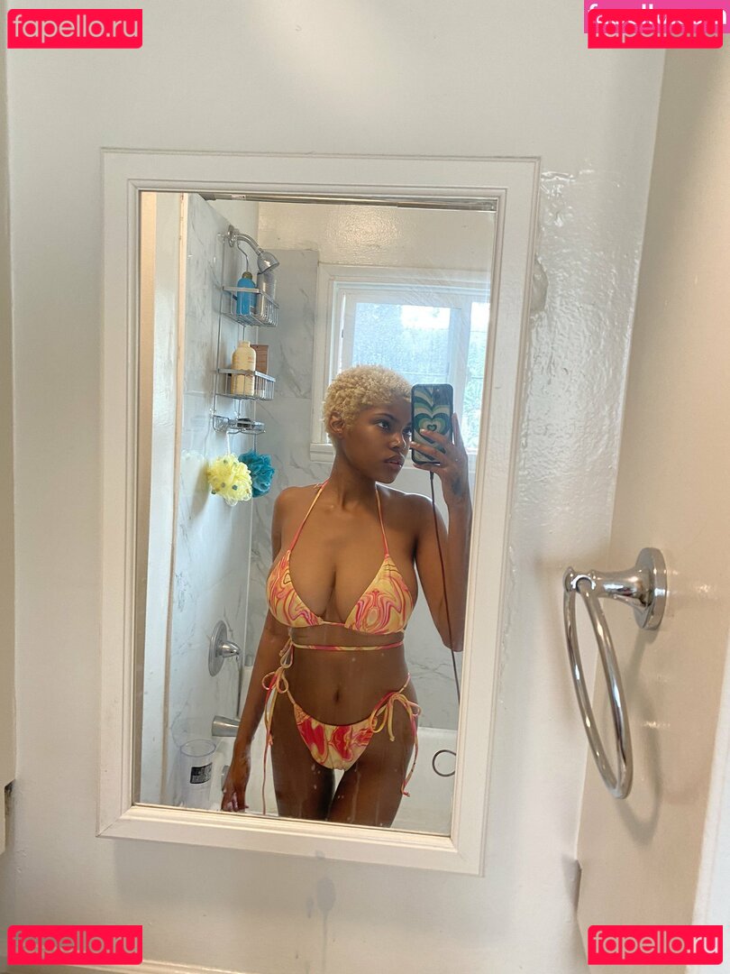 Diamond White Nude Onlyfans Photo 38
