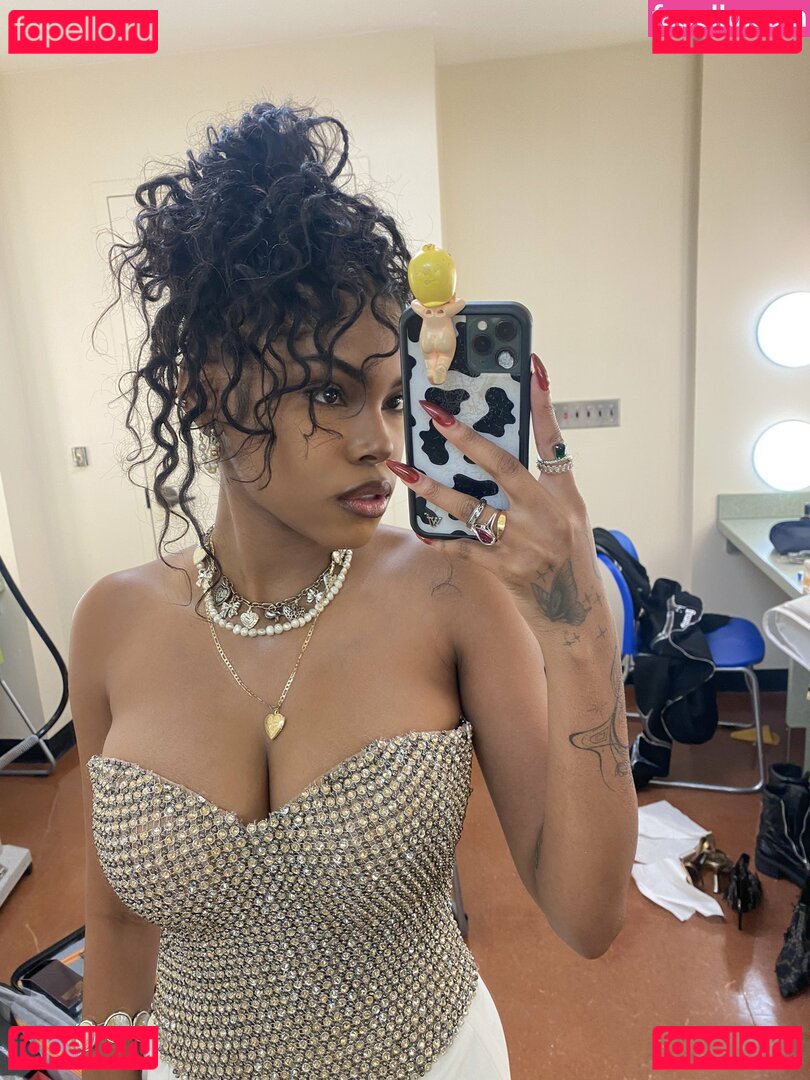 Diamond White Nude Onlyfans Photo 35