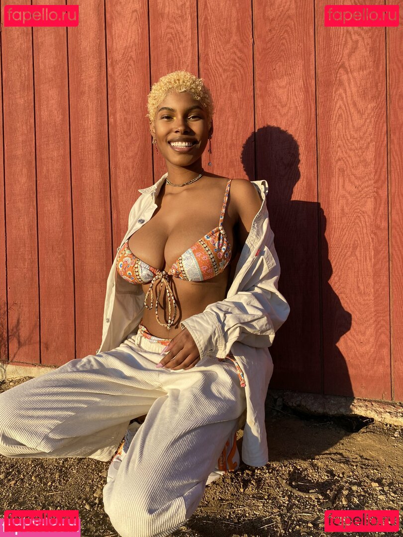 Diamond White Nude Onlyfans Photo 15