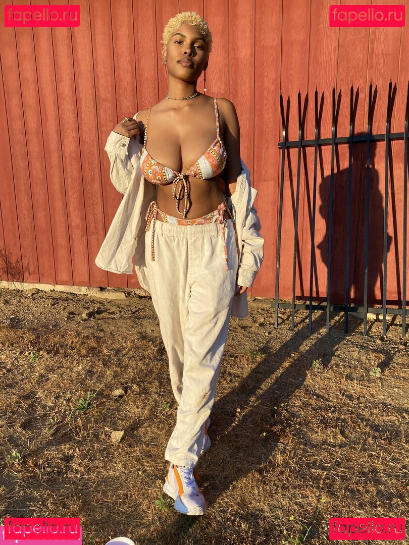 Diamond White Nude Onlyfans Photo 14