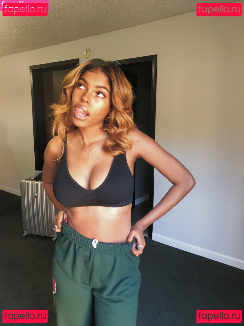 Diamond White Nude Onlyfans Photo 11