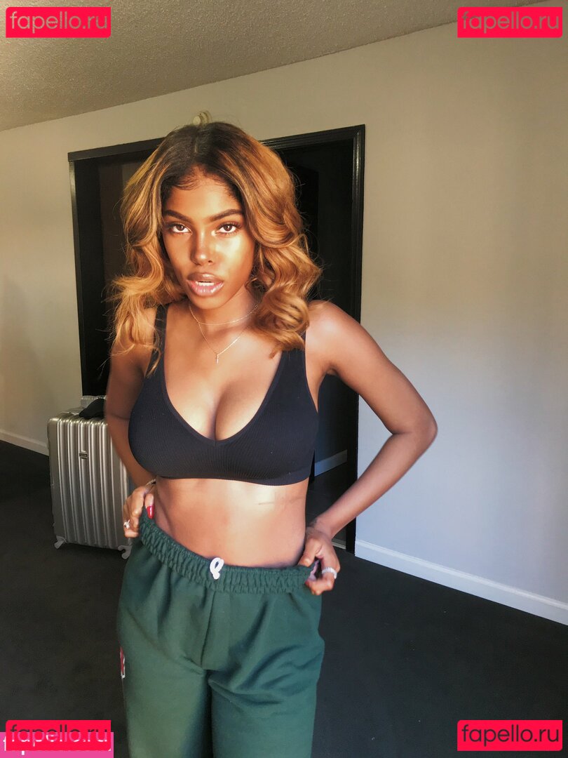 Diamond White Nude Onlyfans Photo 10