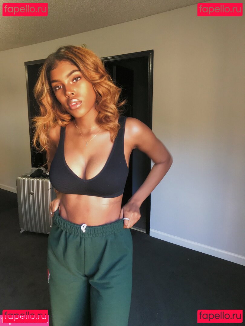 Diamond White Nude Onlyfans Photo 9