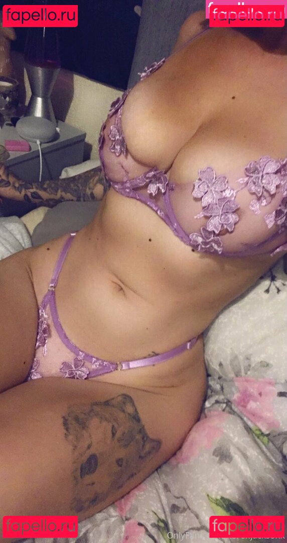 xzaralillyx Nude Onlyfans Photo 9