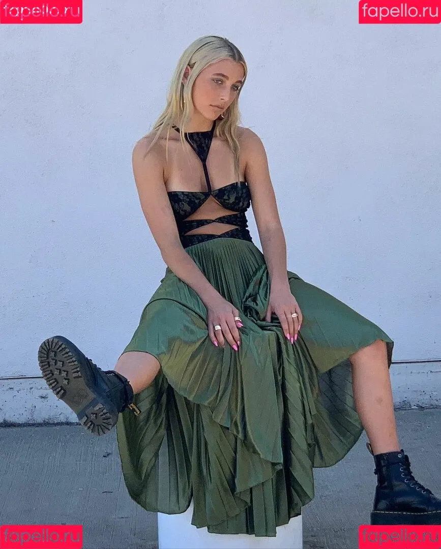 Emma Chamberlain Onlyfans Photo Gallery 