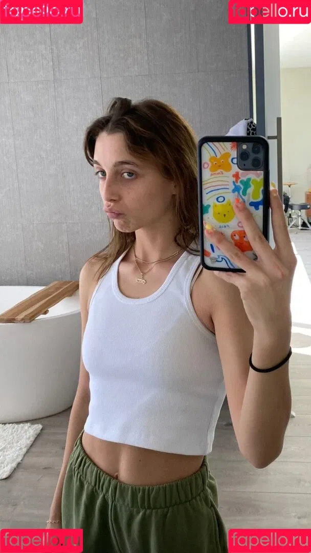 Emma Chamberlain Onlyfans Photo Gallery 