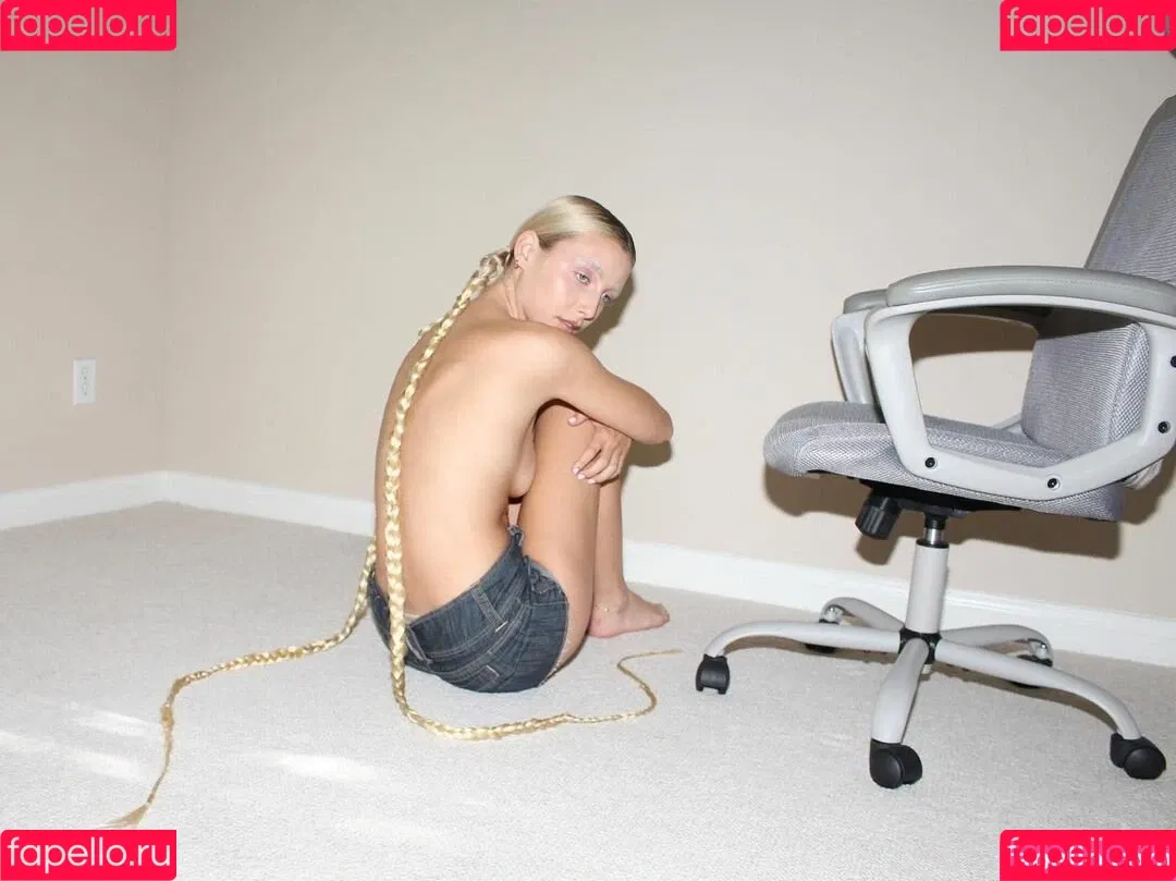 Emma Chamberlain Onlyfans Photo Gallery 