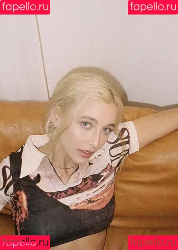 Emma Chamberlain Onlyfans Photo Gallery 