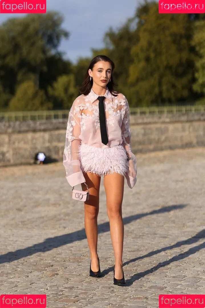 Emma Chamberlain Onlyfans Photo Gallery 