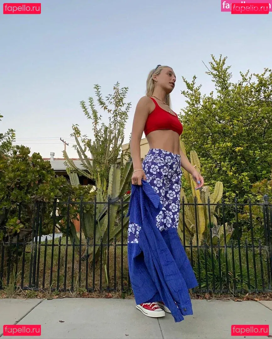 Emma Chamberlain Onlyfans Photo Gallery 