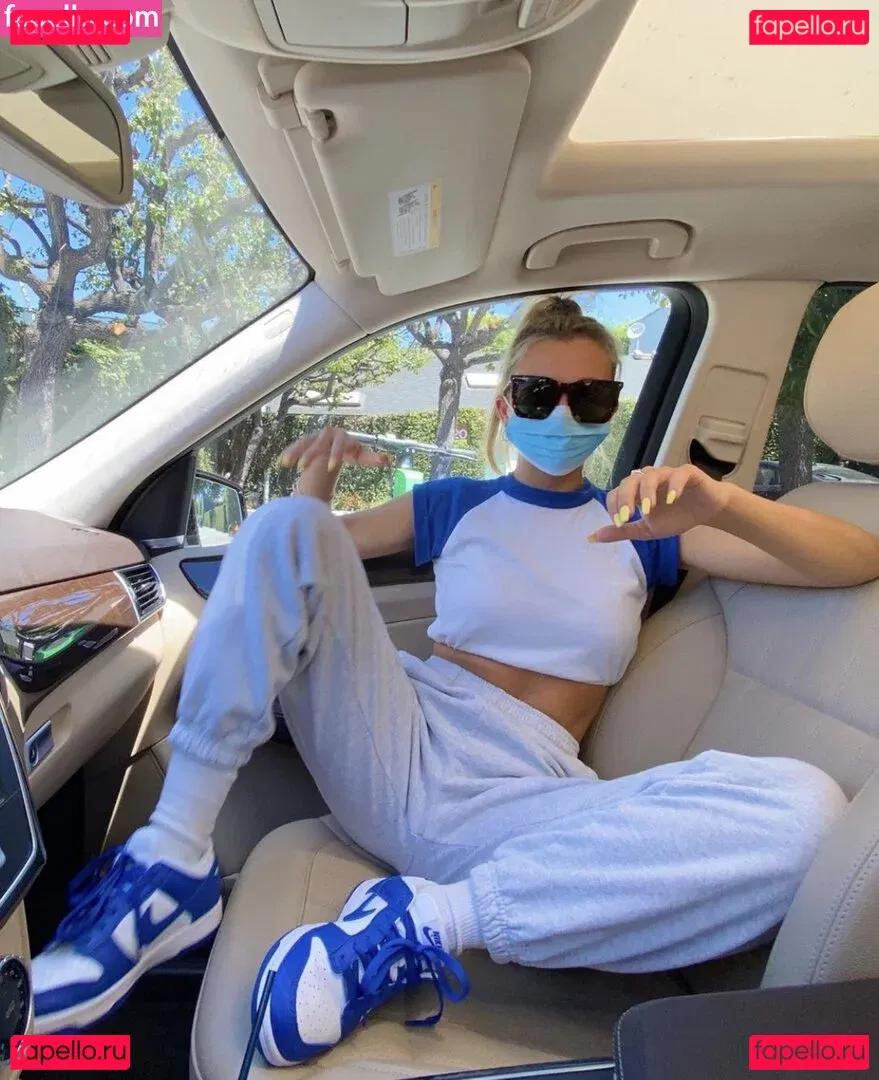 Emma Chamberlain Onlyfans Photo Gallery 