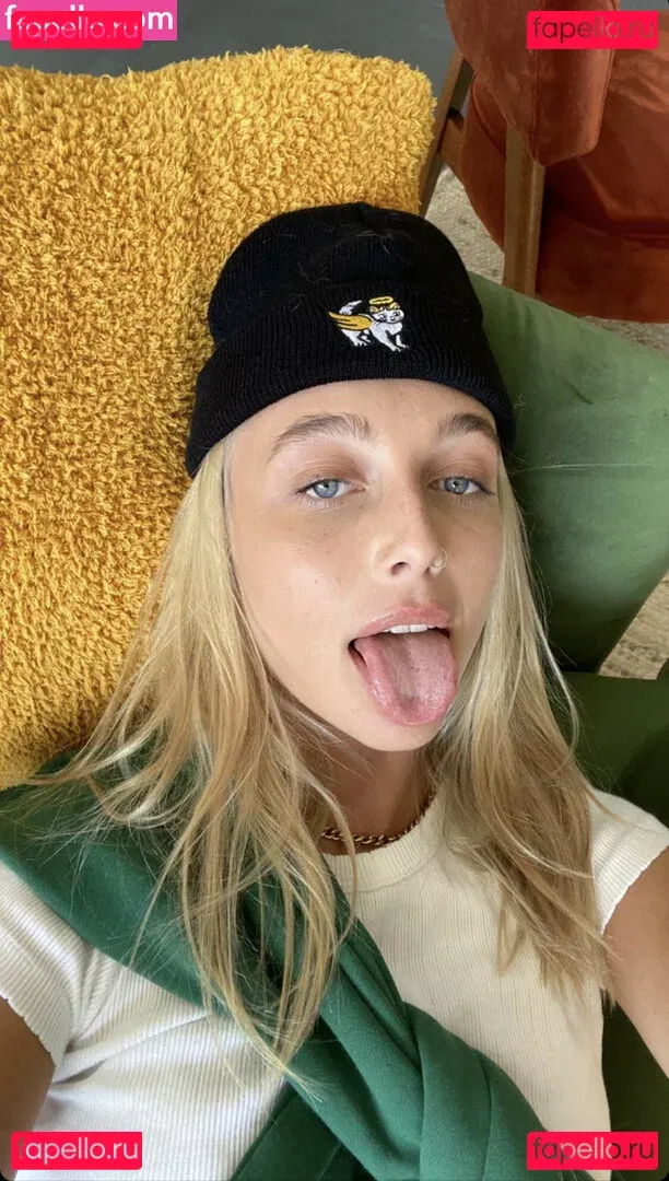 Emma Chamberlain Onlyfans Photo Gallery 