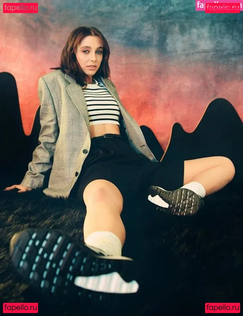 Emma Chamberlain Onlyfans Photo Gallery 
