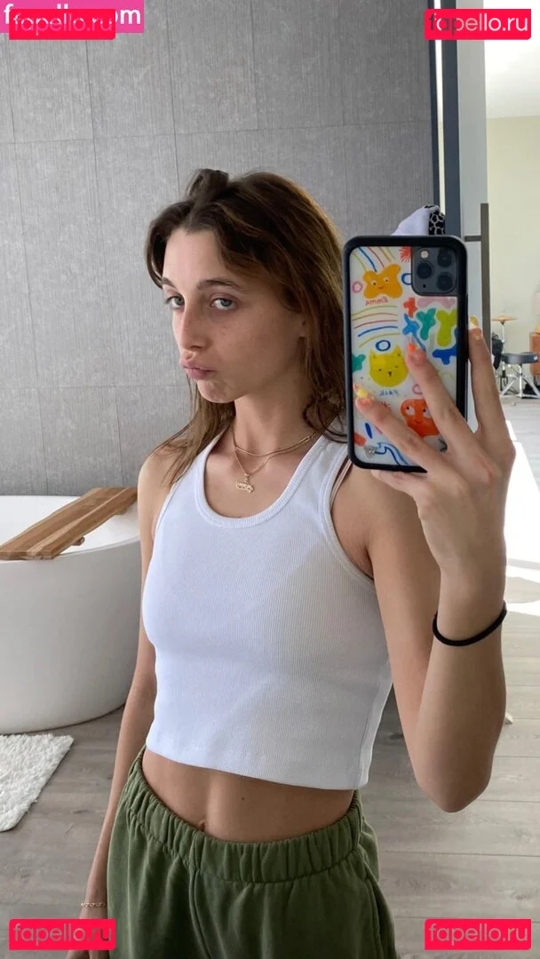 Emma Chamberlain Onlyfans Photo Gallery 