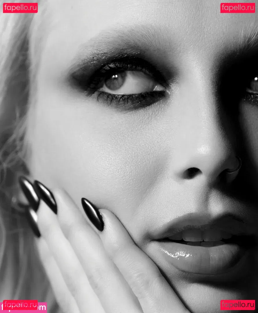 Emma Chamberlain Onlyfans Photo Gallery 