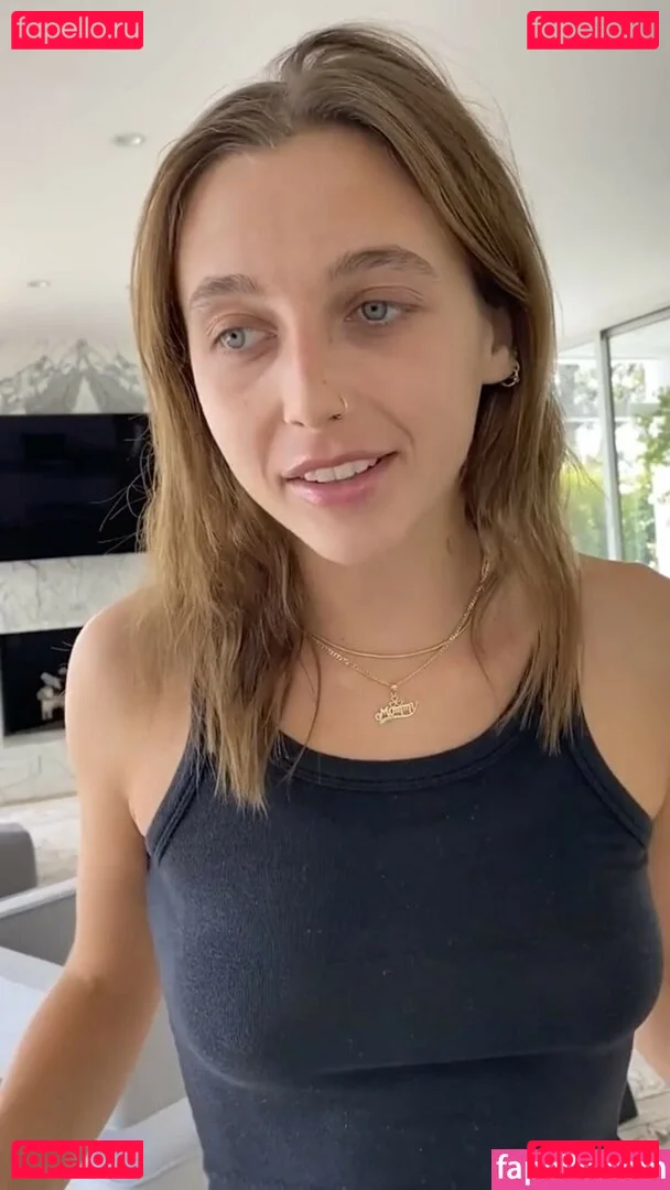 Emma Chamberlain Onlyfans Photo Gallery 