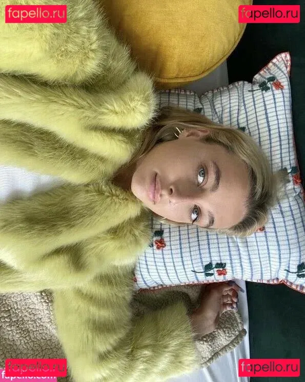 Emma Chamberlain Onlyfans Photo Gallery 