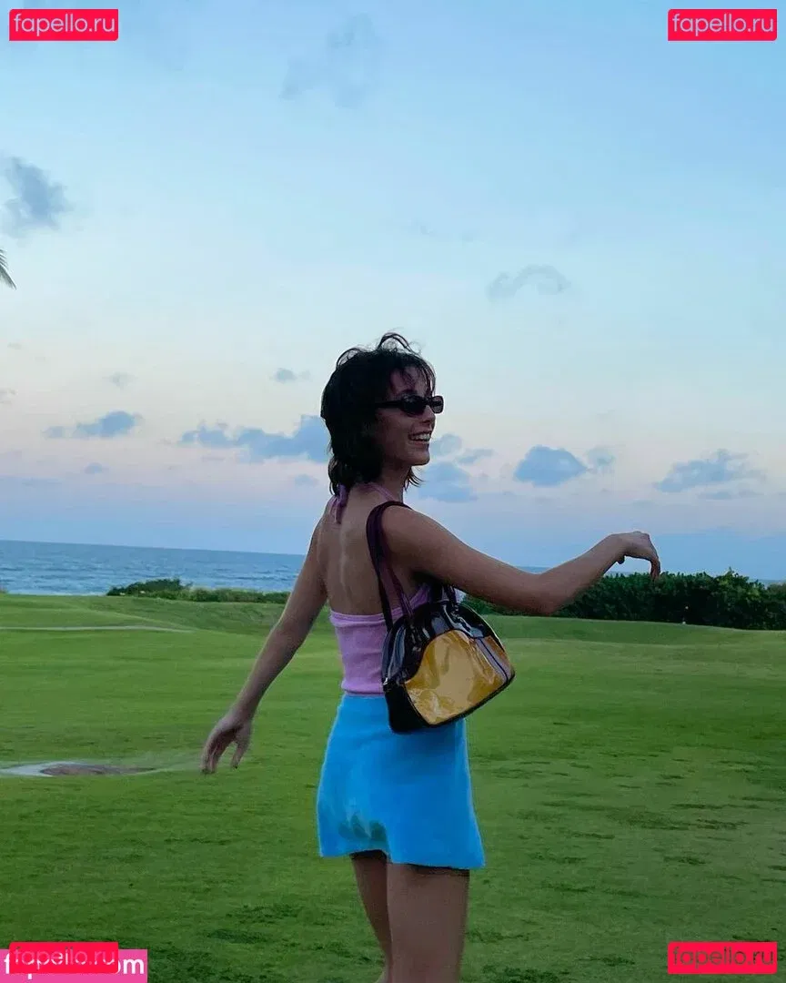 Emma Chamberlain Onlyfans Photo Gallery 