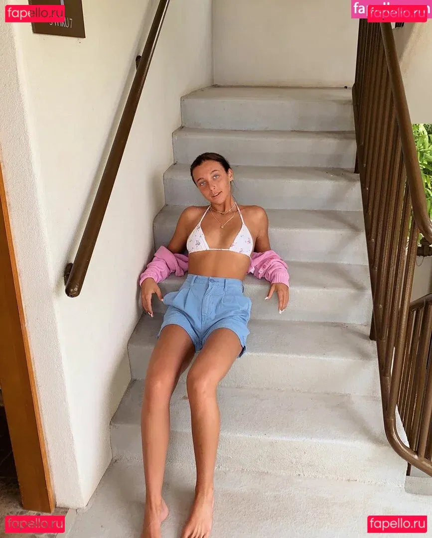 Emma Chamberlain Onlyfans Photo Gallery 