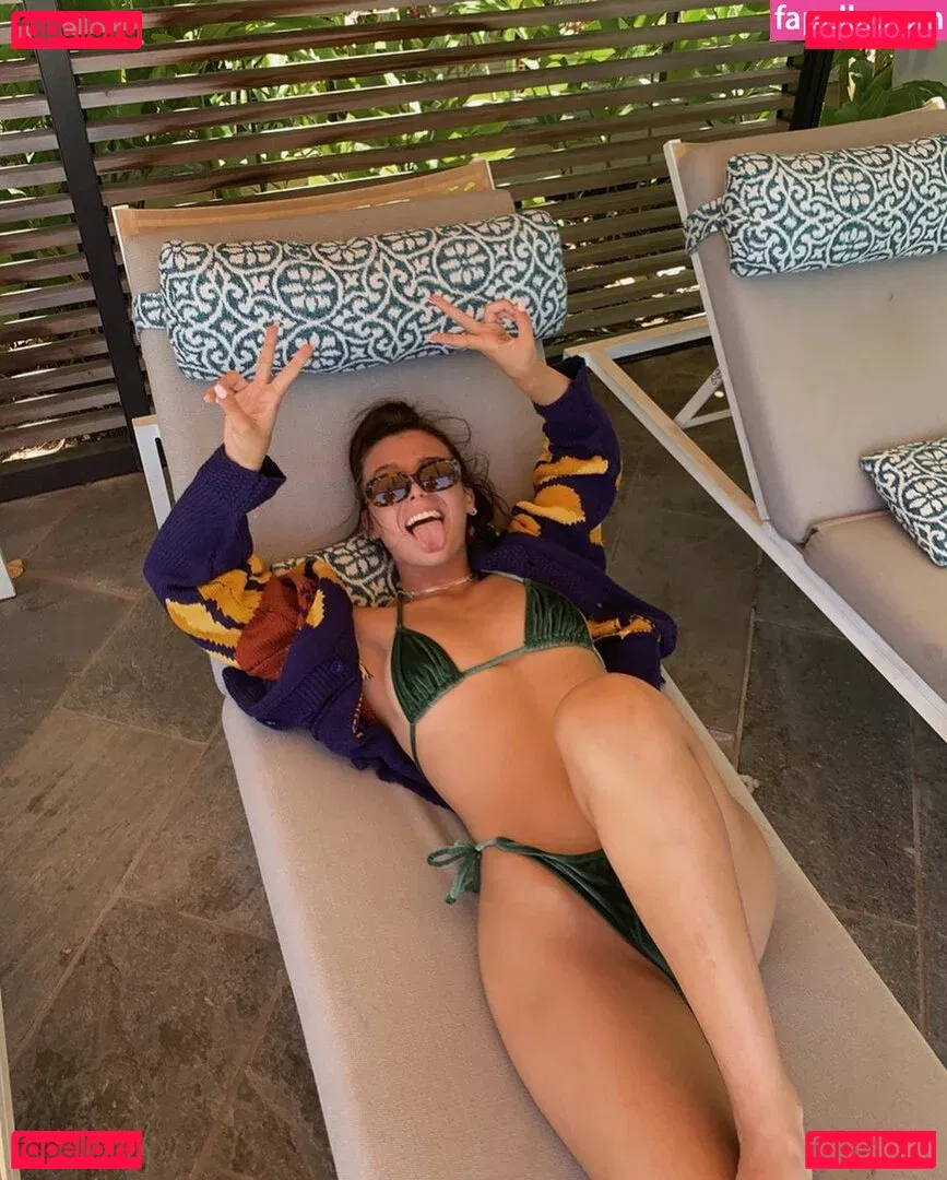 Emma Chamberlain Onlyfans Photo Gallery 