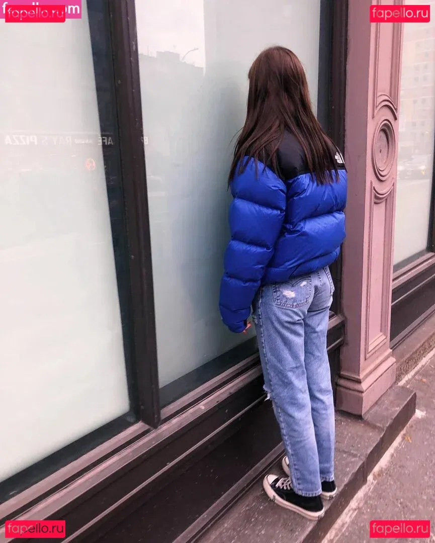 Emma Chamberlain Onlyfans Photo Gallery 