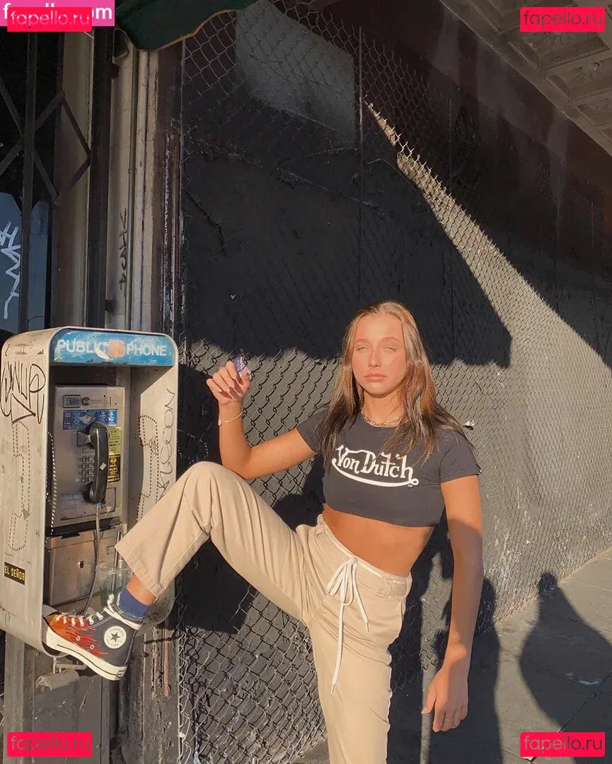 Emma Chamberlain Onlyfans Photo Gallery 