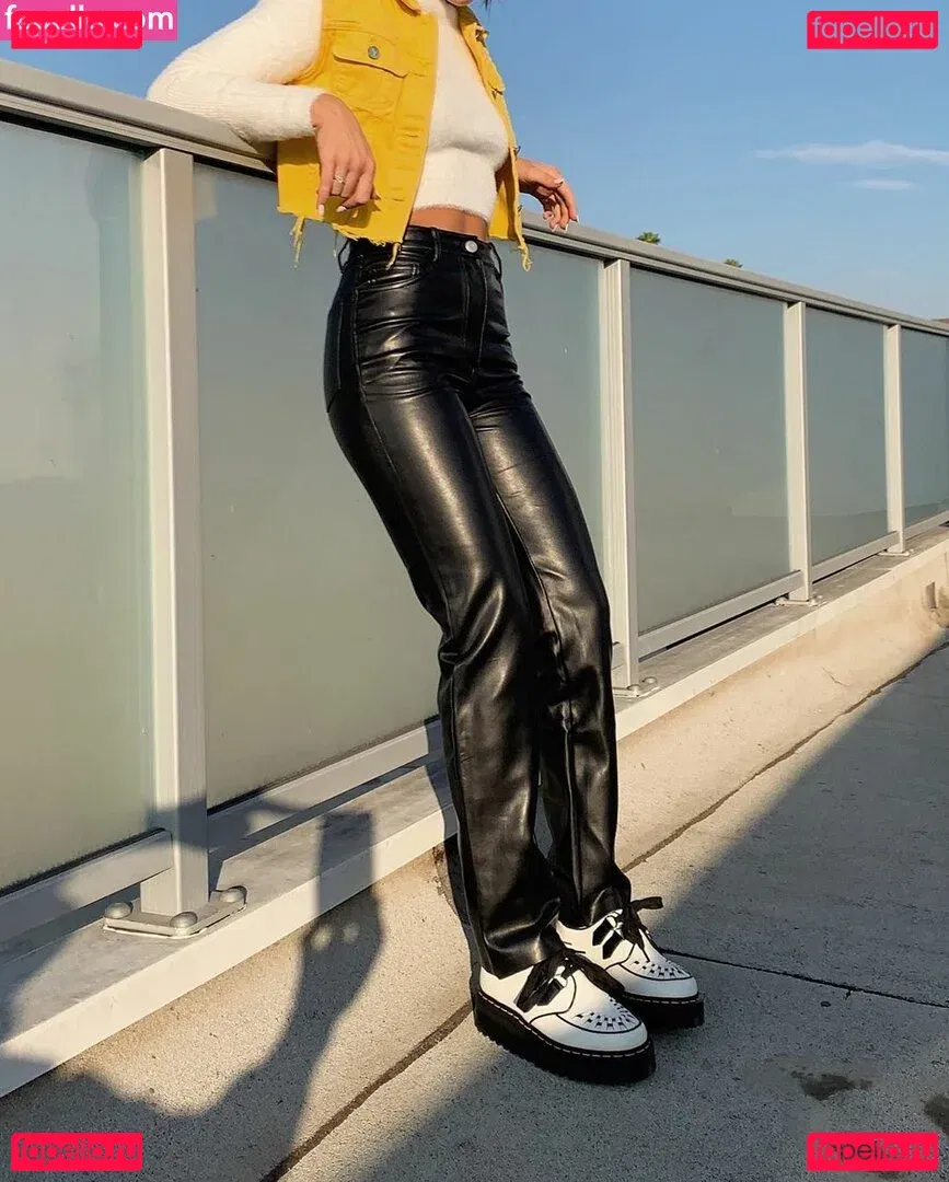 Emma Chamberlain Onlyfans Photo Gallery 