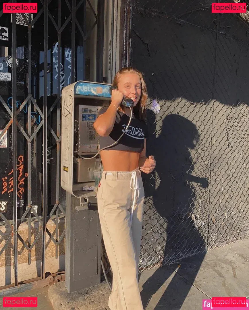 Emma Chamberlain Onlyfans Photo Gallery 