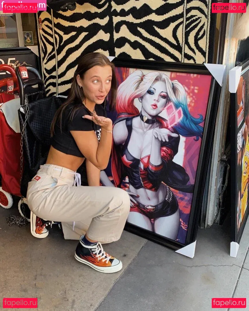 Emma Chamberlain Onlyfans Photo Gallery 