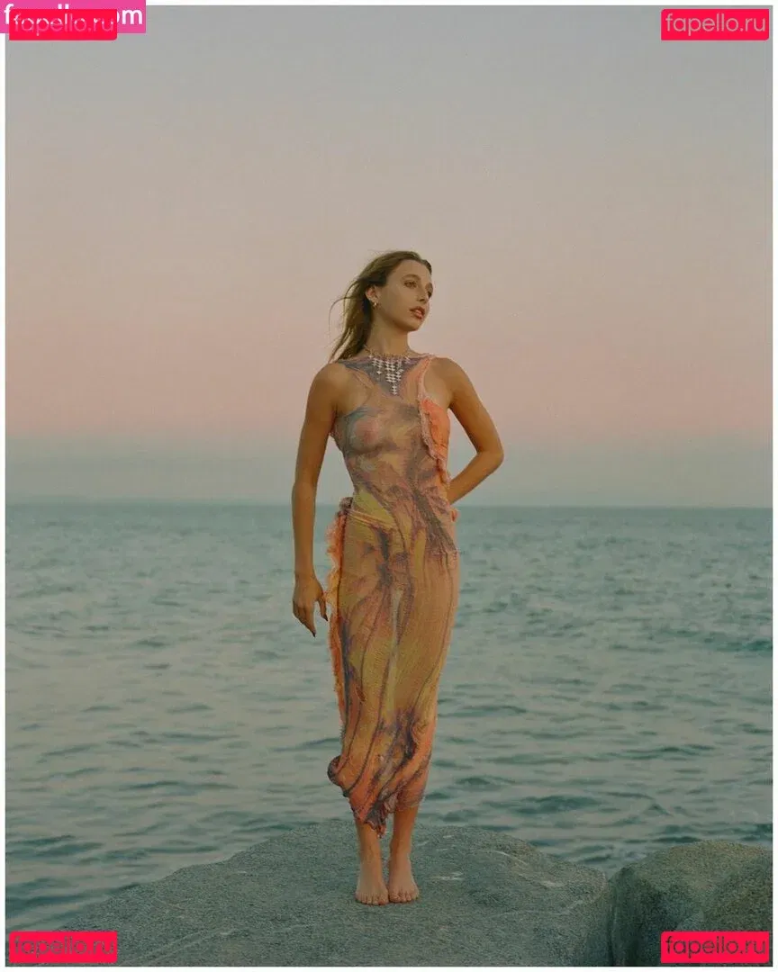 Emma Chamberlain Onlyfans Photo Gallery 