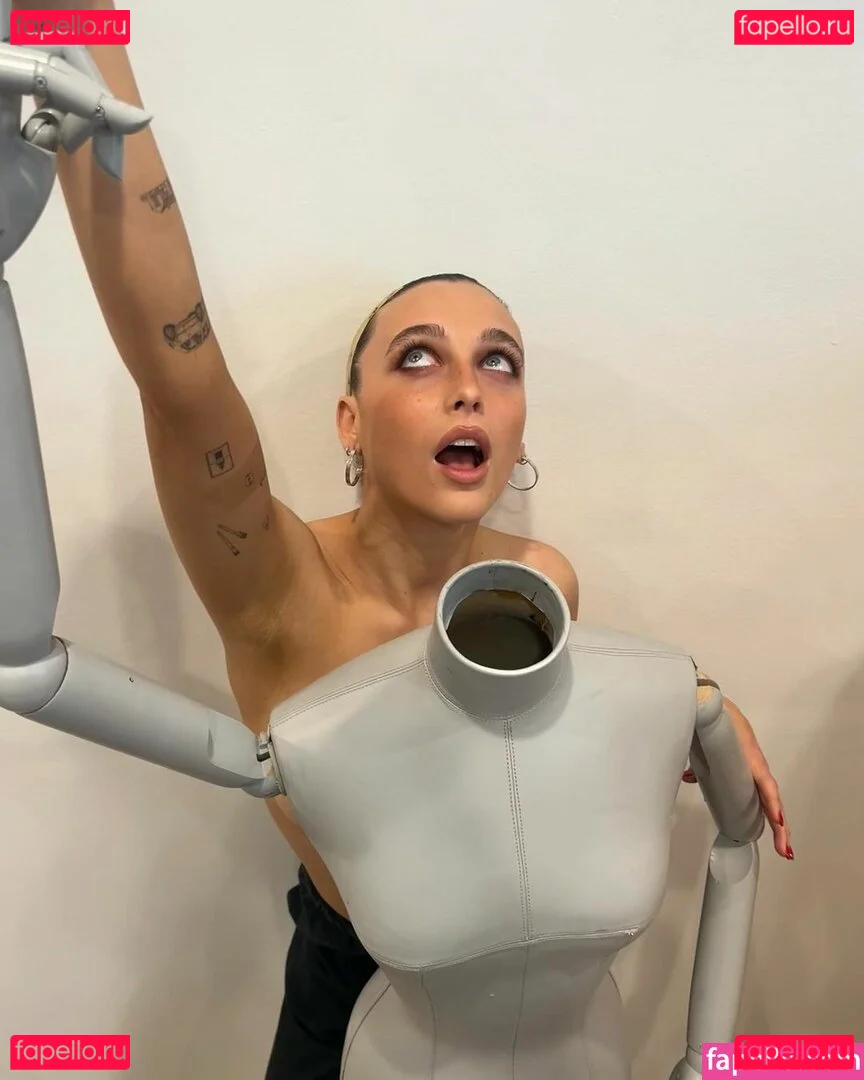 Emma Chamberlain Onlyfans Photo Gallery 