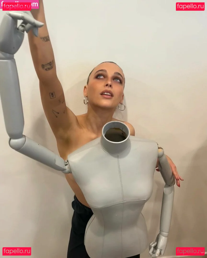 Emma Chamberlain Onlyfans Photo Gallery 