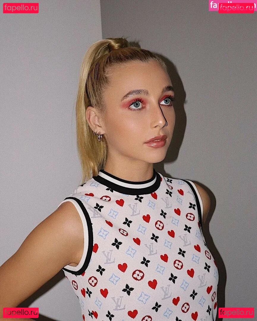 Emma Chamberlain Onlyfans Photo Gallery 