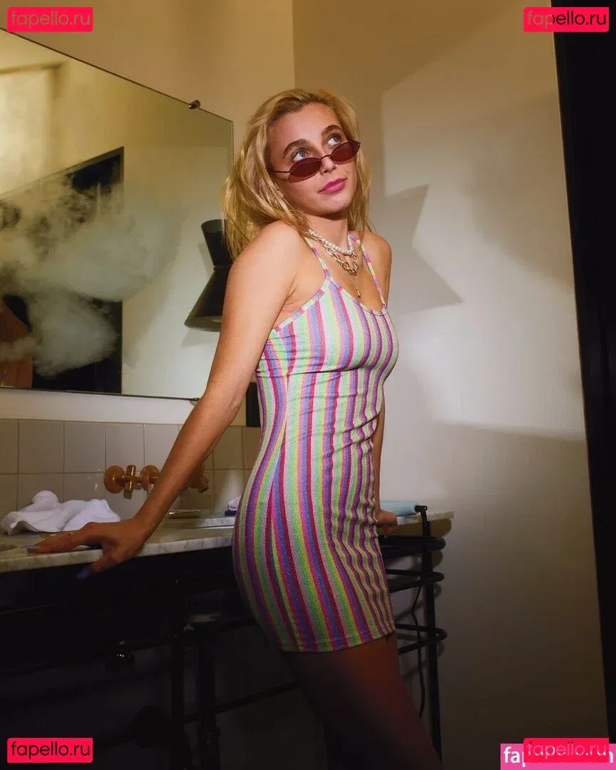 Emma Chamberlain Onlyfans Photo Gallery 