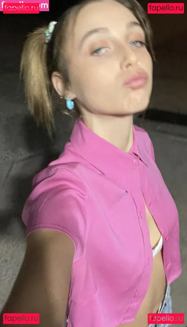 Emma Chamberlain Onlyfans Photo Gallery 