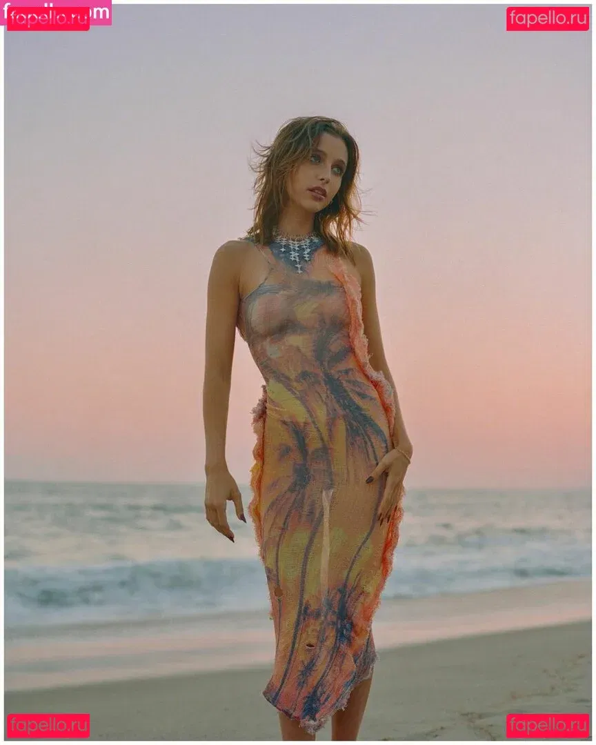 Emma Chamberlain Onlyfans Photo Gallery 