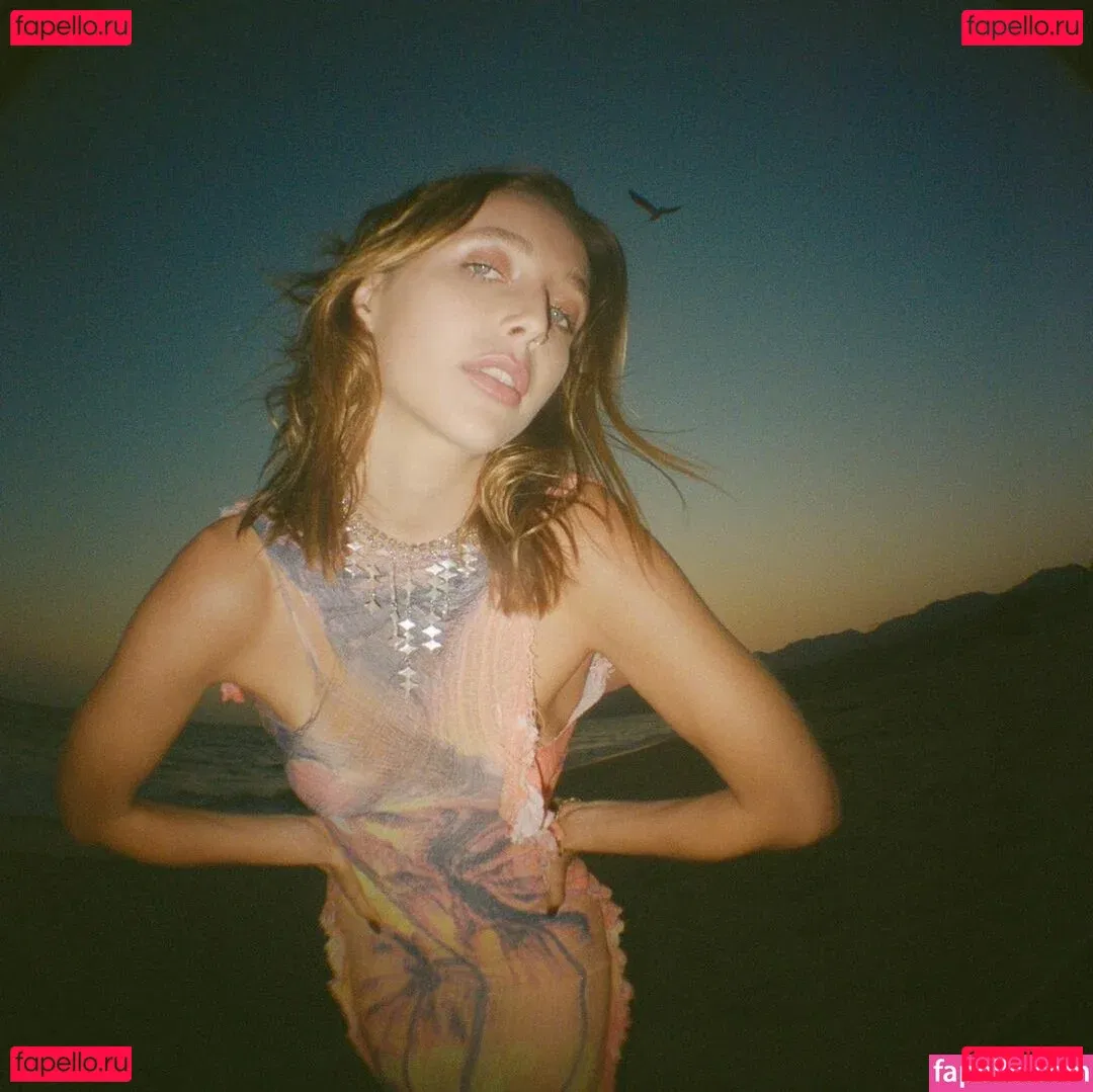 Emma Chamberlain Onlyfans Photo Gallery 