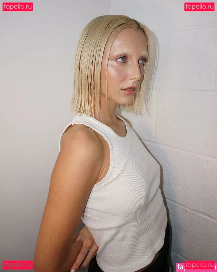 Emma Chamberlain Onlyfans Photo Gallery 