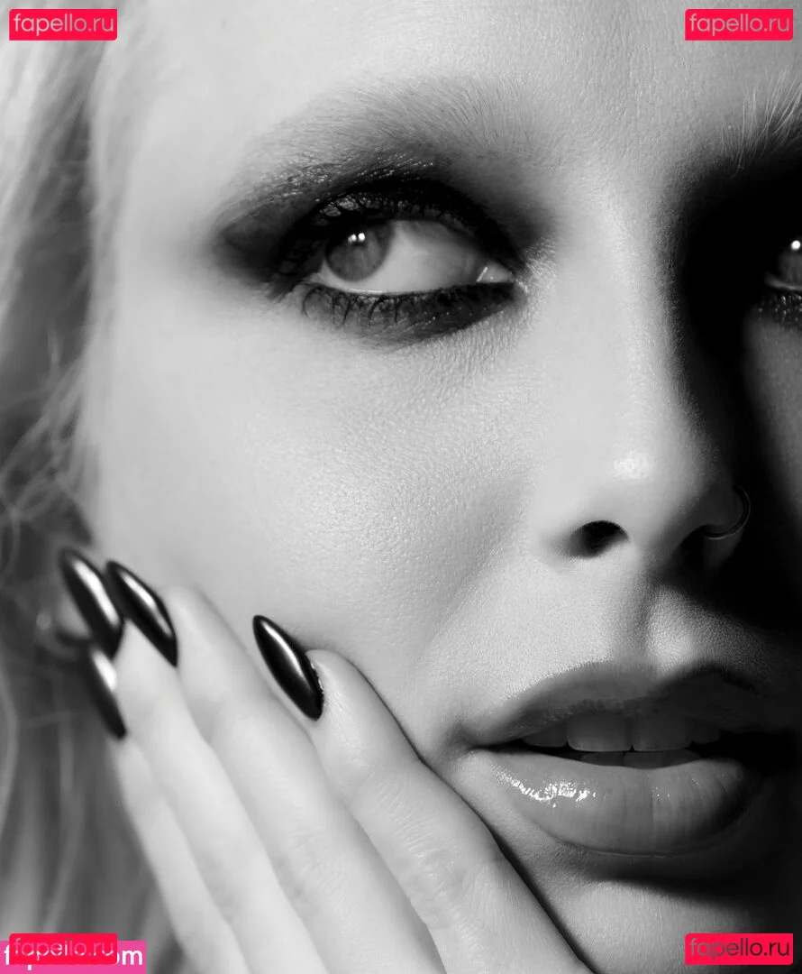 Emma Chamberlain Onlyfans Photo Gallery 