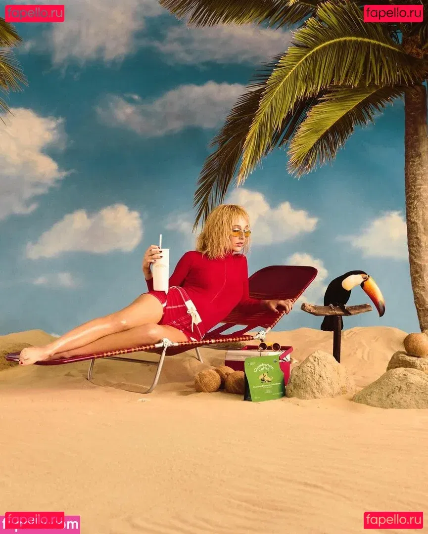 Emma Chamberlain Onlyfans Photo Gallery 