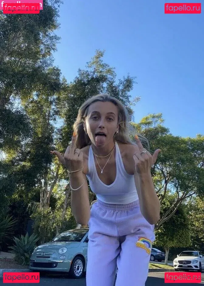 Emma Chamberlain Onlyfans Photo Gallery 