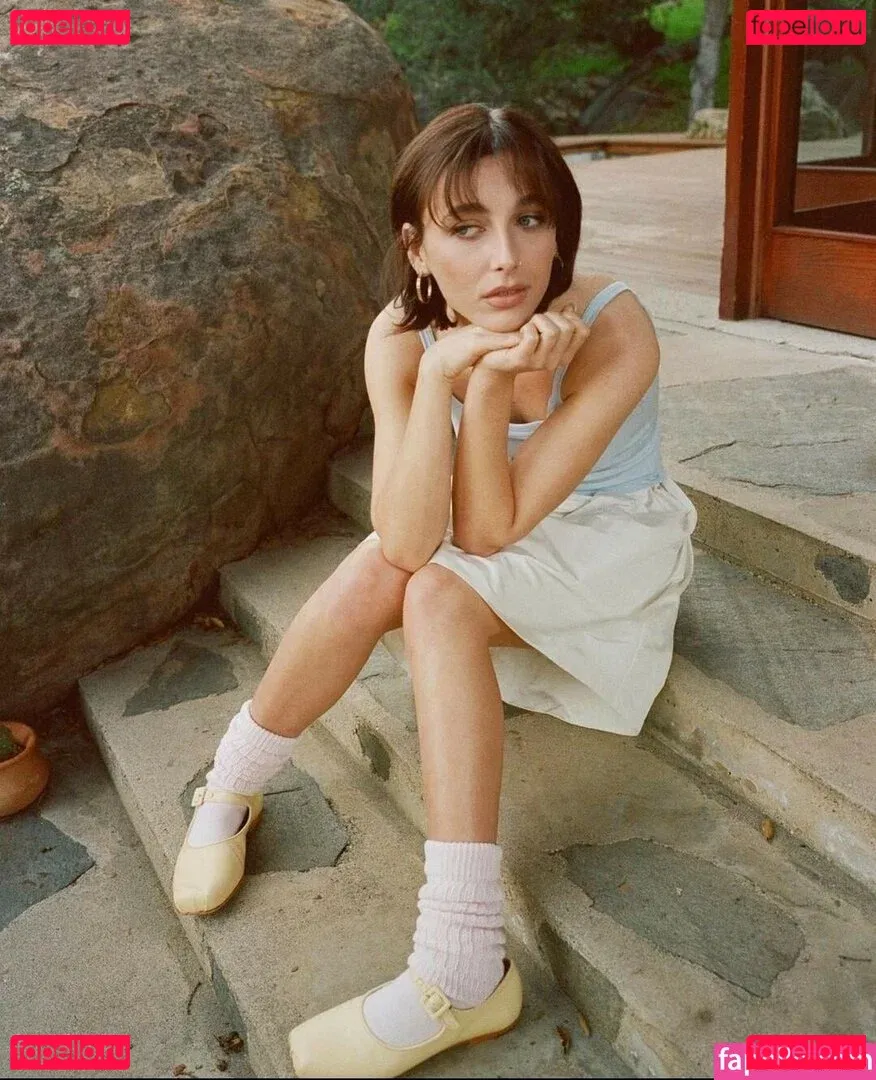 Emma Chamberlain Onlyfans Photo Gallery 