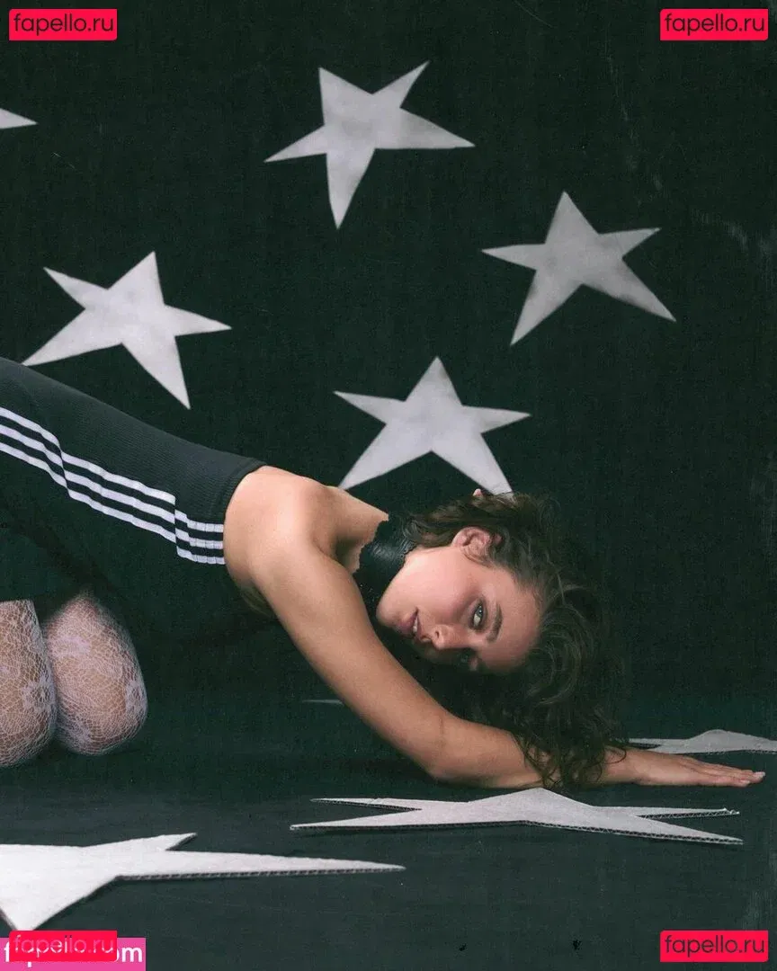 Emma Chamberlain Onlyfans Photo Gallery 