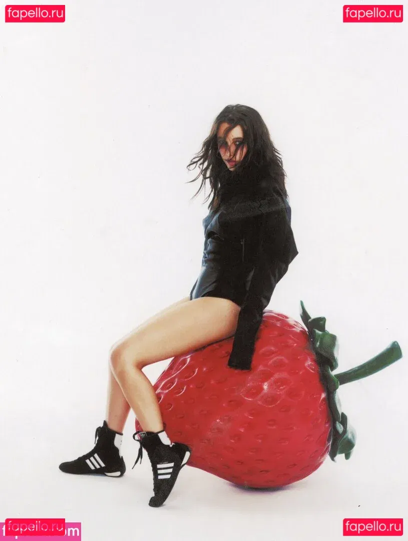 Emma Chamberlain Onlyfans Photo Gallery 