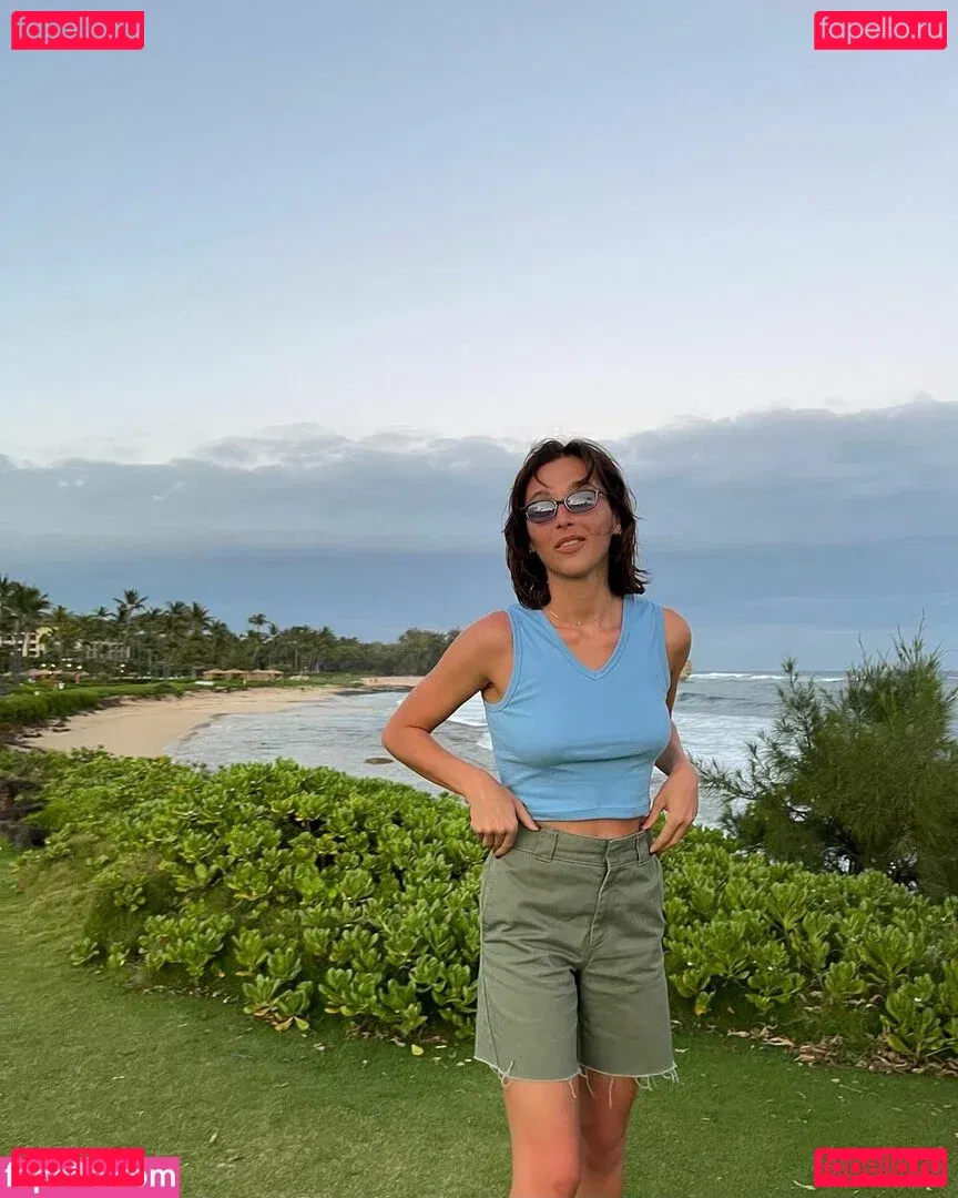 Emma Chamberlain Onlyfans Photo Gallery 