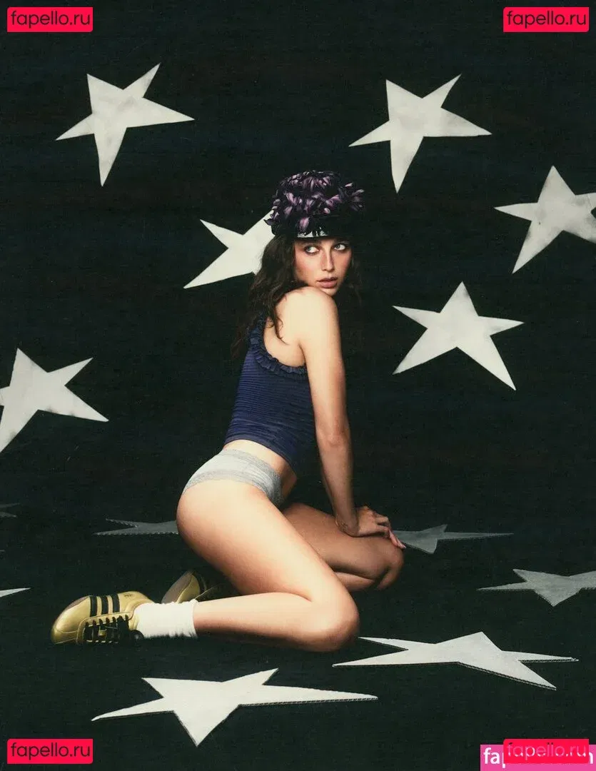 Emma Chamberlain Onlyfans Photo Gallery 