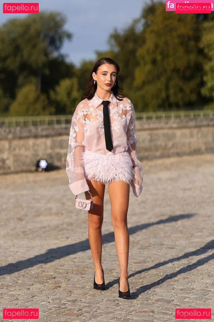 Emma Chamberlain Onlyfans Photo Gallery 